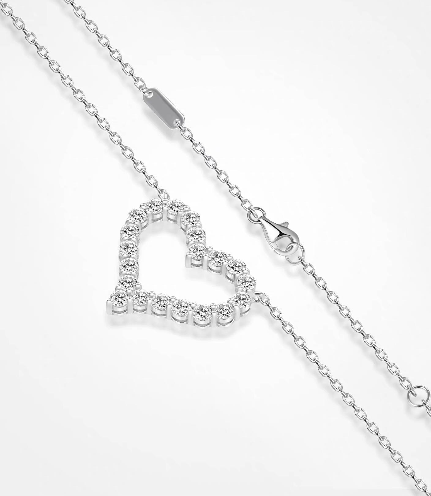 Pendant Necklace detail
